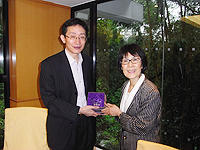 Prof. Ni Pengfei (left), Director of Center for City and Competitiveness of Chinese Academy of Social Sciencesmeets with Prof. Fanny Cheung (right), Pro-Vice-Chancellor and Director of Hong Kong Institute of Asia-Pacific Studies